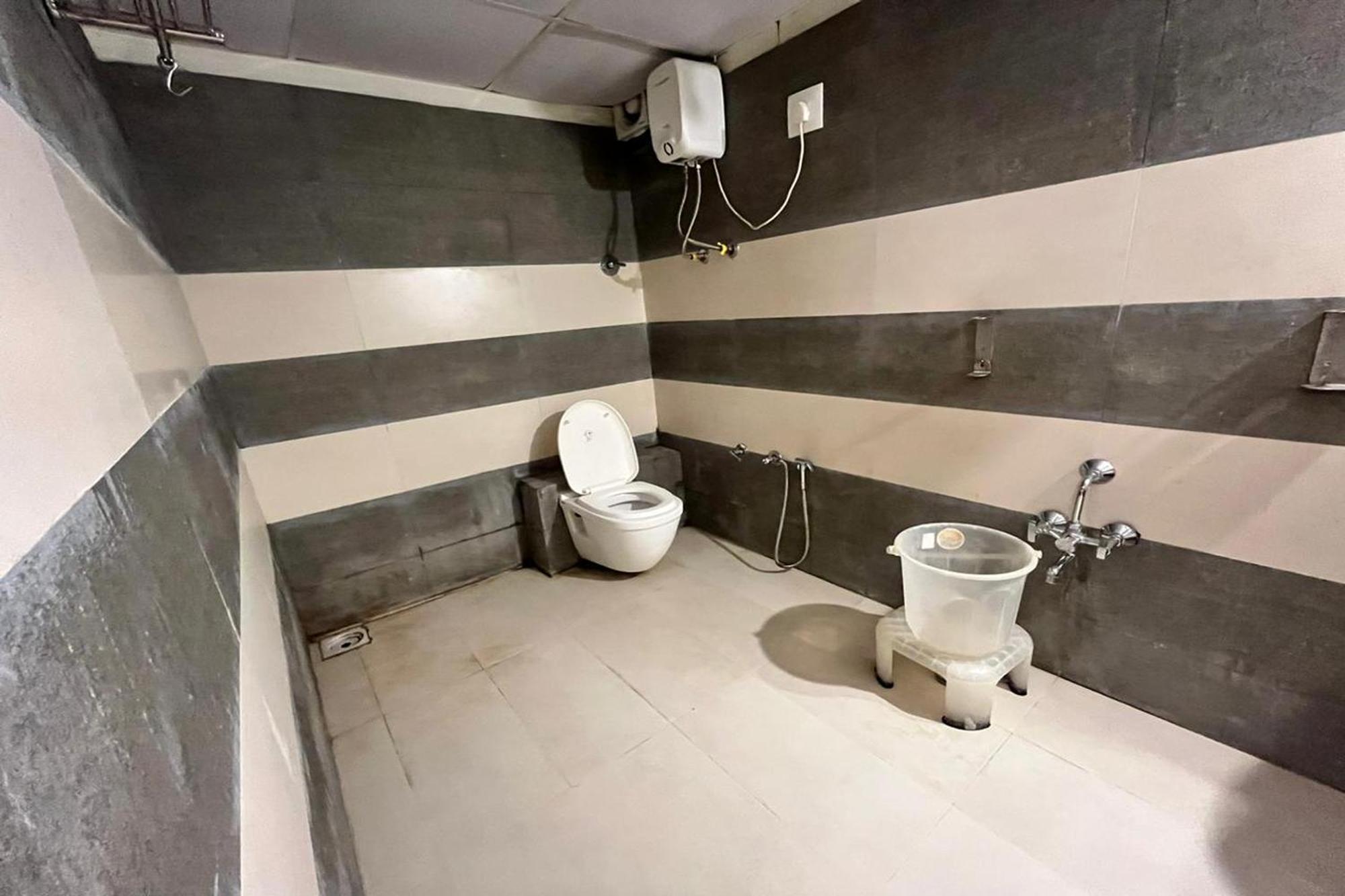 Hotel Kalyan Palace Batwa Luaran gambar