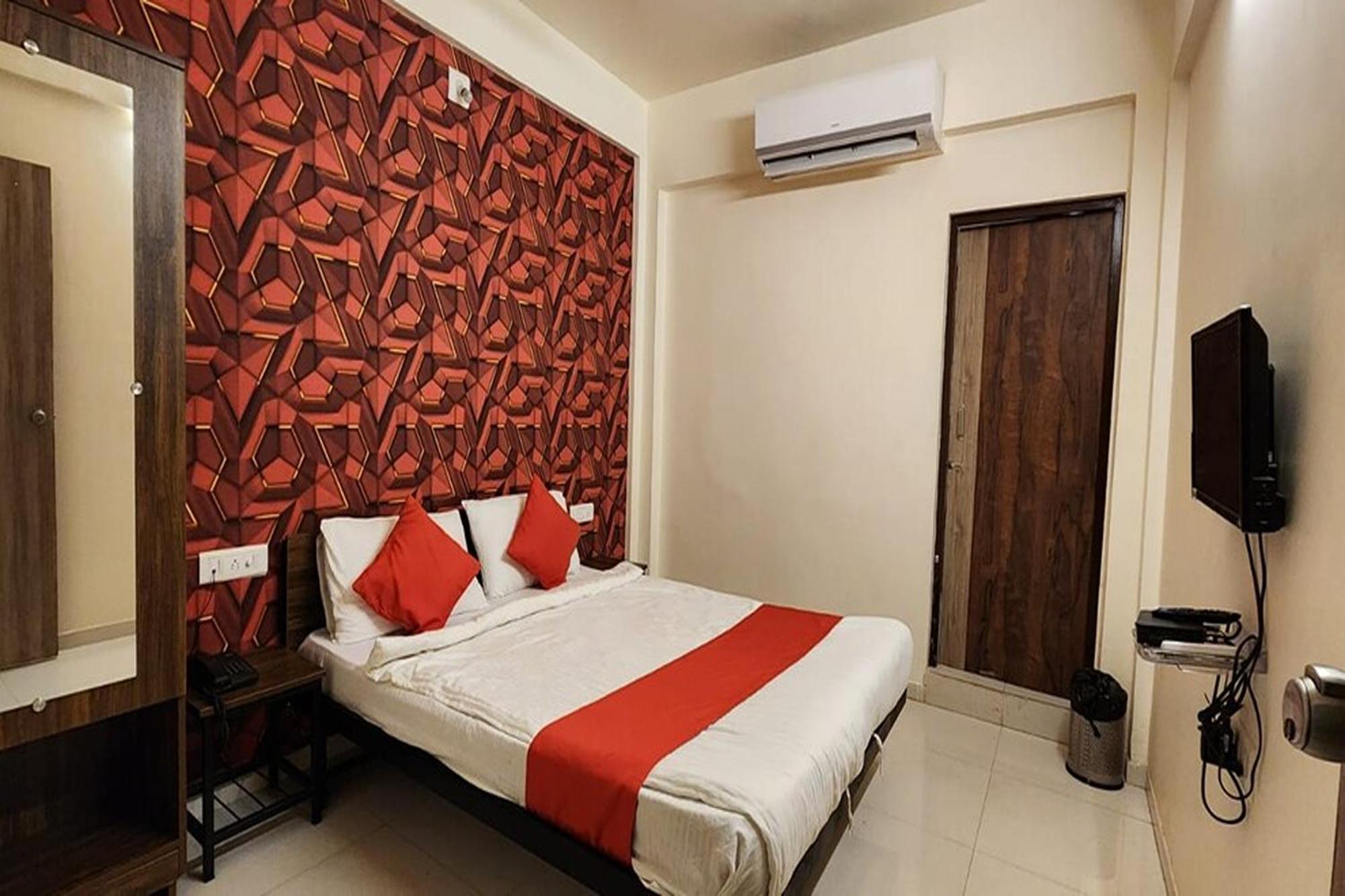 Hotel Kalyan Palace Batwa Luaran gambar