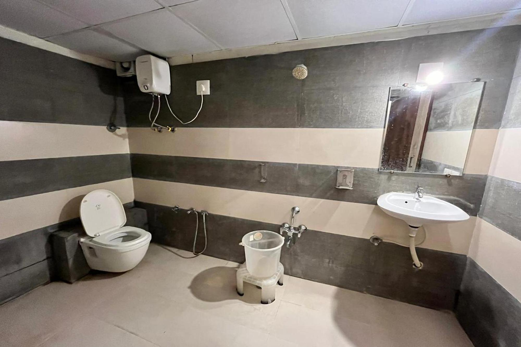 Hotel Kalyan Palace Batwa Luaran gambar