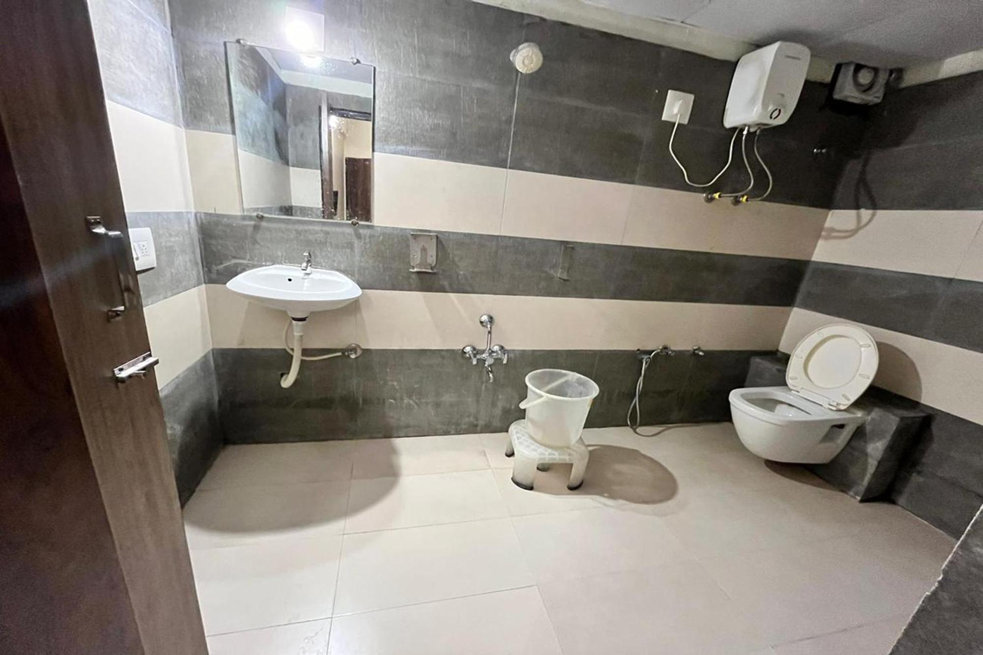 Hotel Kalyan Palace Batwa Luaran gambar