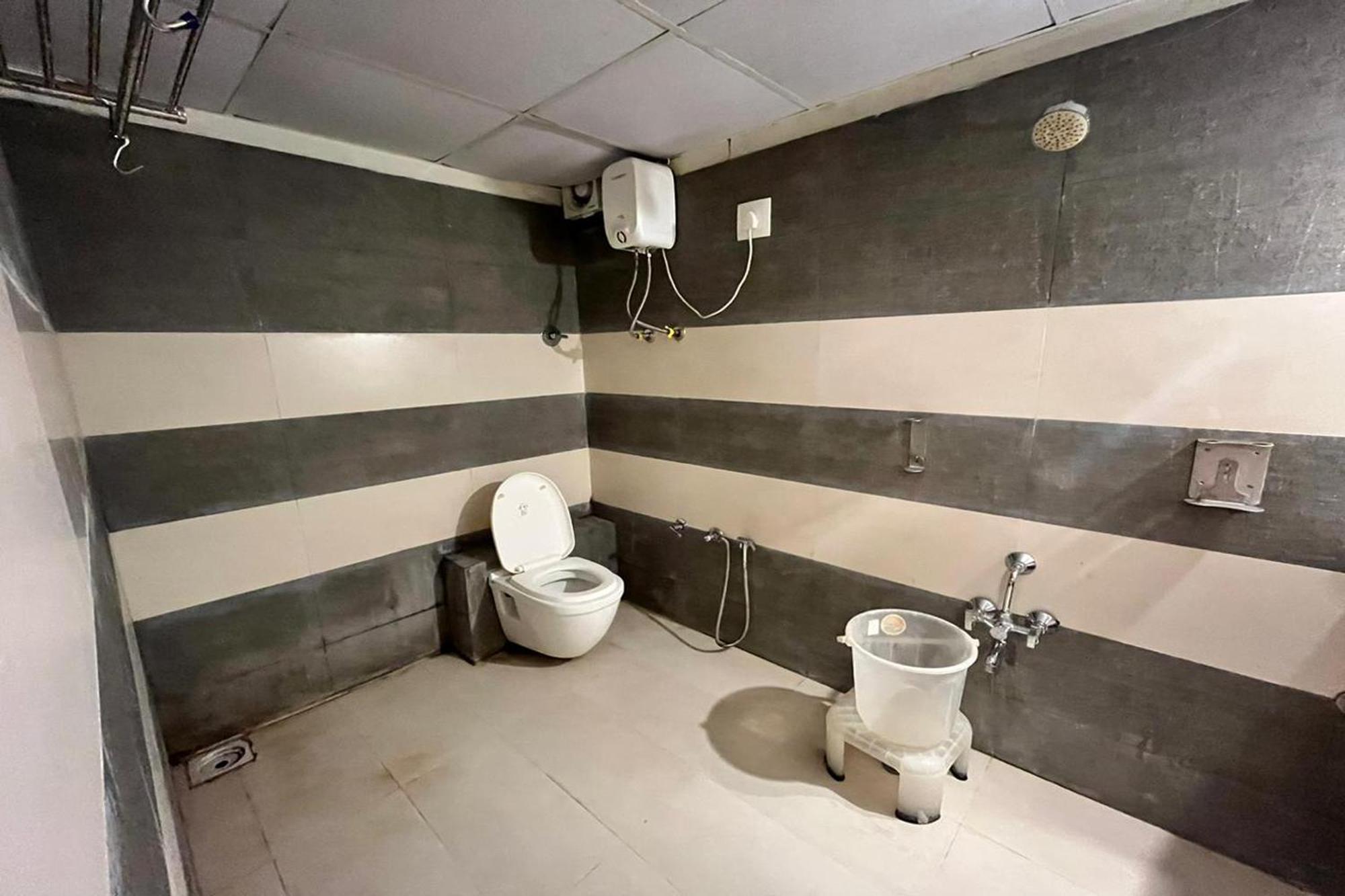 Hotel Kalyan Palace Batwa Luaran gambar